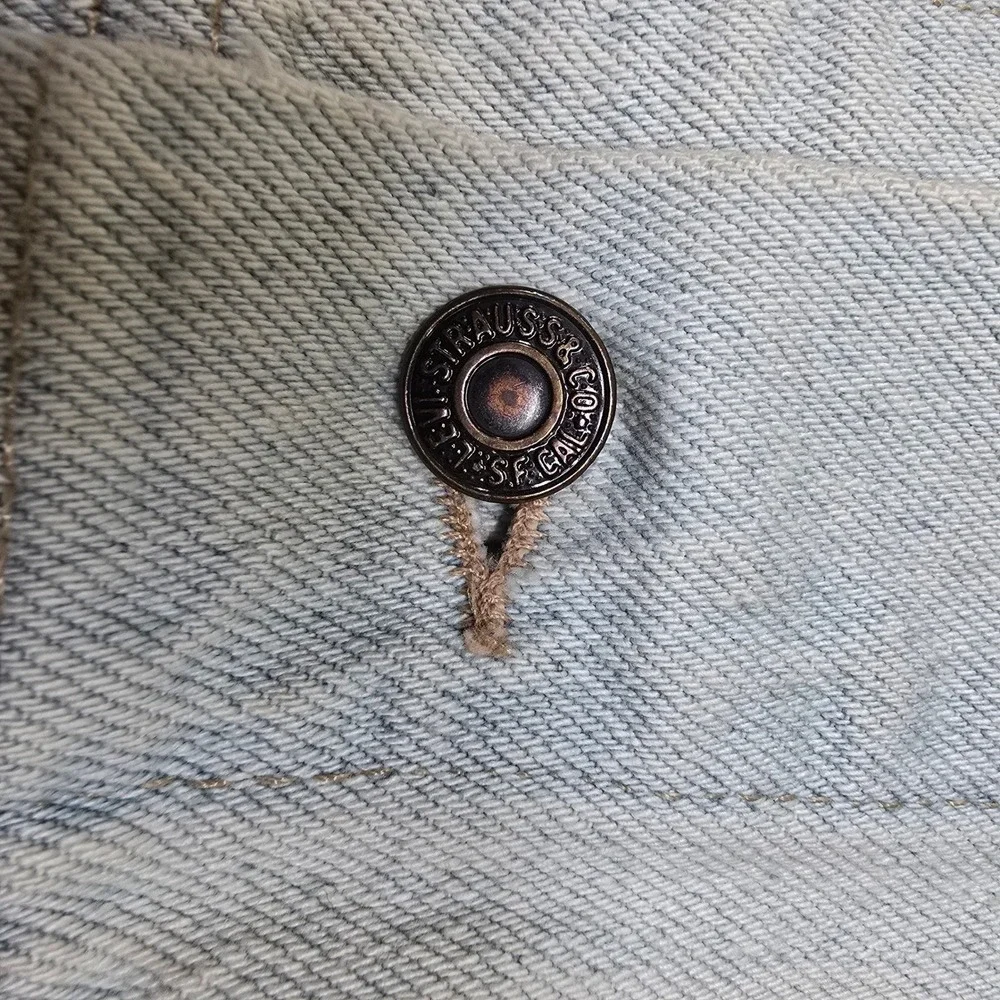 Vintage Levi's Denim Trucker Jacket Mens XL Distressed Light‎ Wash Jean Made USA - Picture 6 of 14
